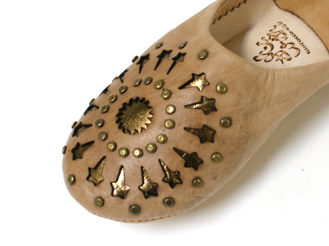 スタッズラウンドバブーシュ